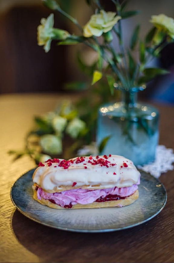Eklerka malinowa / Raspberry éclair